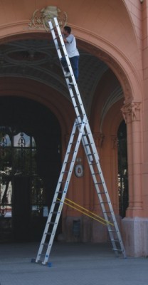 ZARGES Žebřík víceúč. 3-dílný, délka 4, 40 m, výška 5, 20 m, 3x7 příčlí 